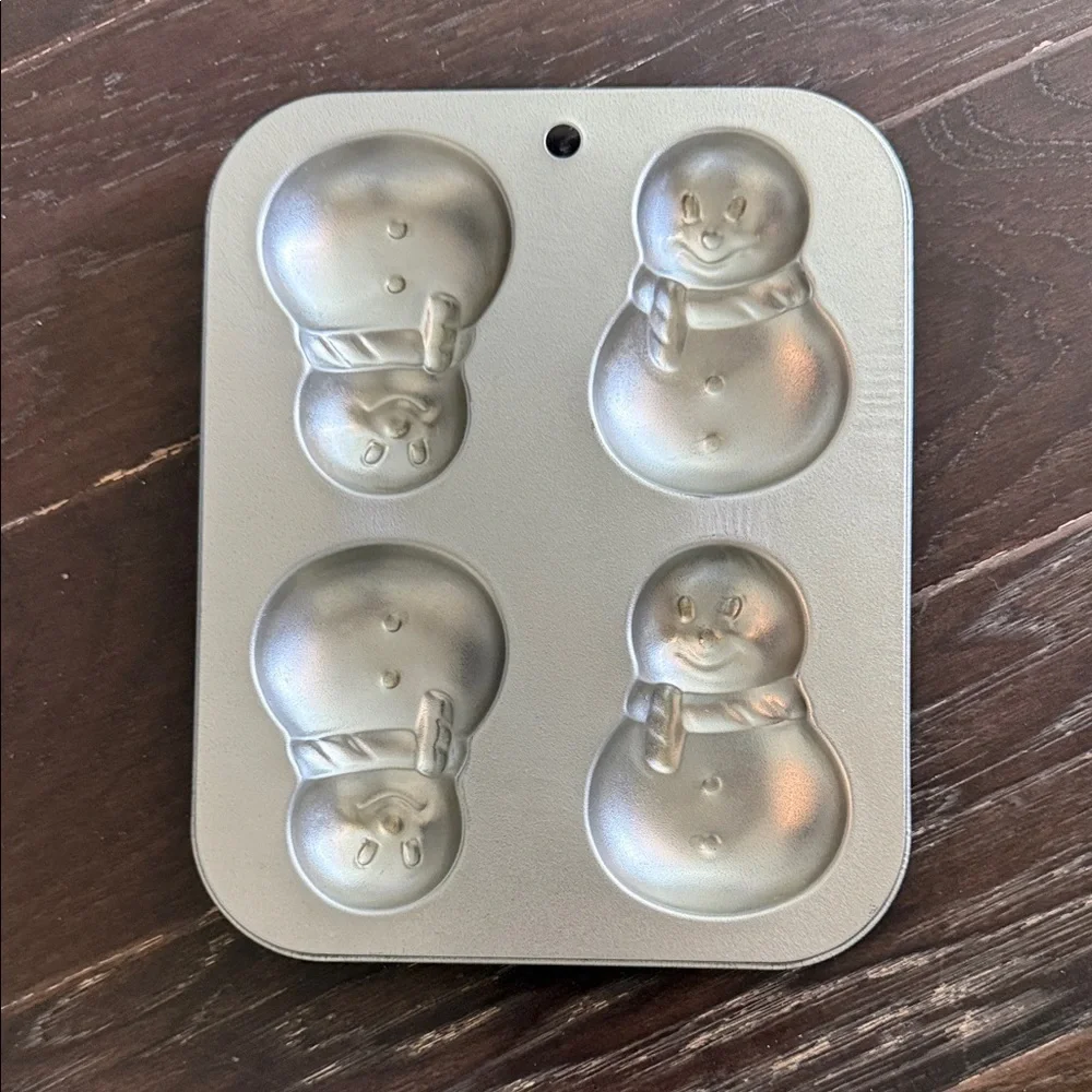 Silver Snowman Cakelet Pan